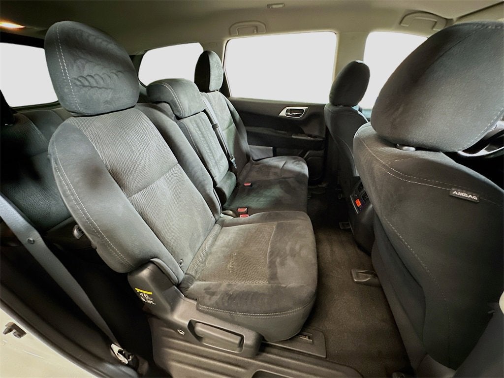 2016 Nissan Pathfinder SV