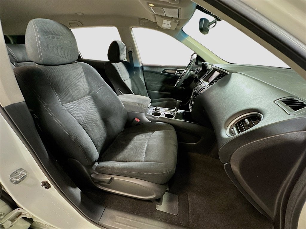 2016 Nissan Pathfinder SV