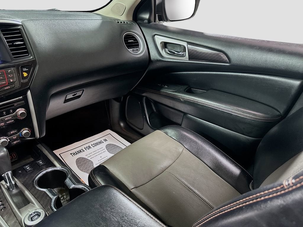 2020 Nissan Pathfinder SL