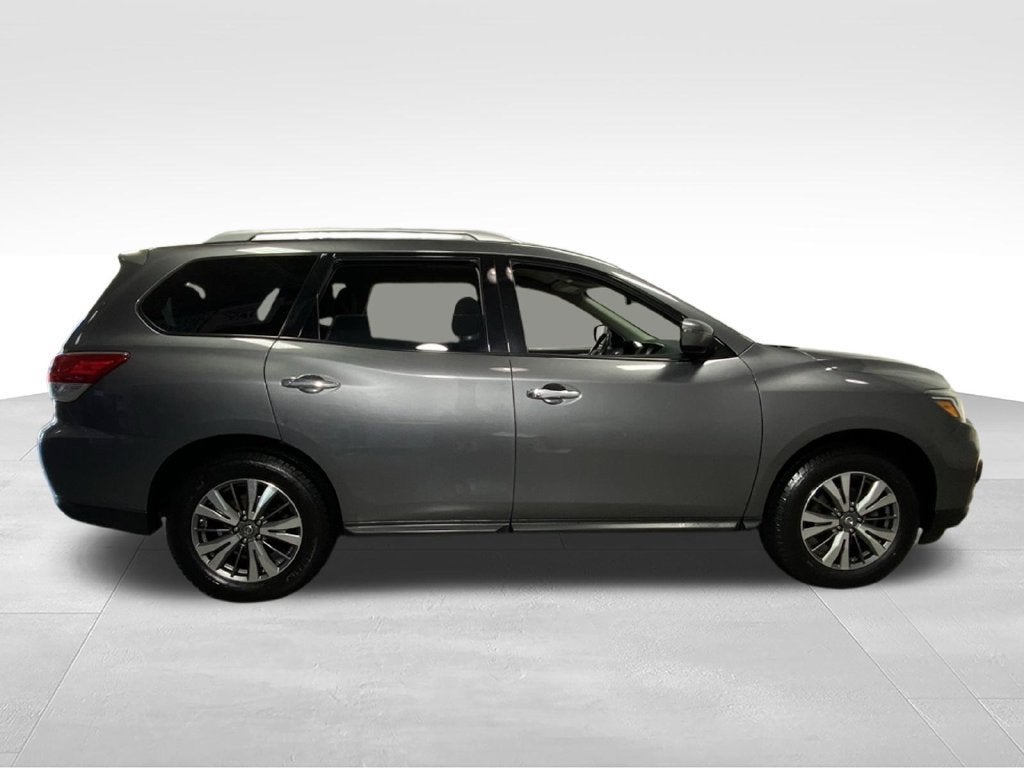2017 Nissan Pathfinder SV