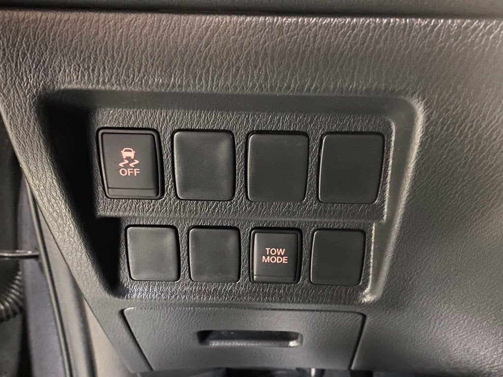 2017 Nissan Pathfinder SV