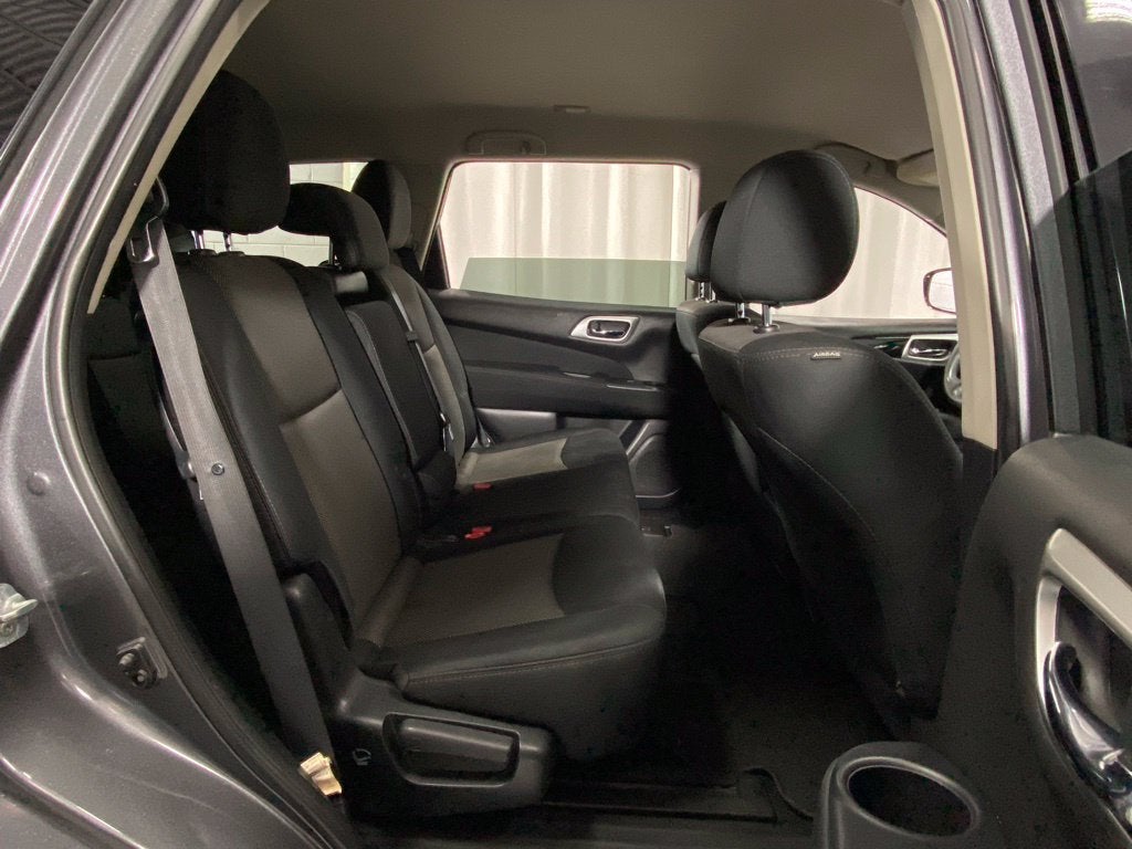 2017 Nissan Pathfinder SV