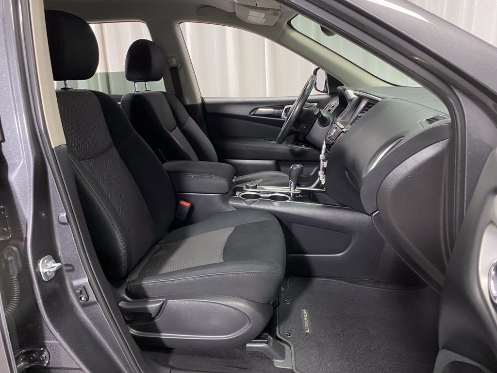 2017 Nissan Pathfinder SV