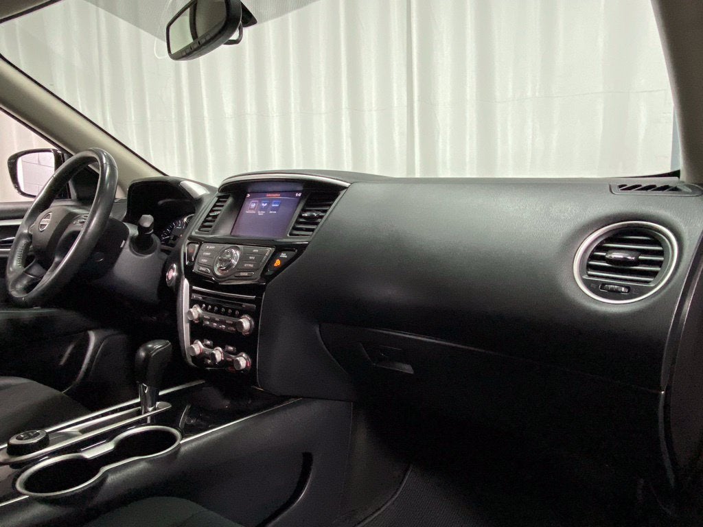 2017 Nissan Pathfinder SV