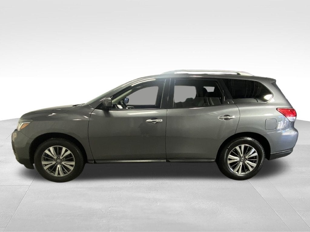 2017 Nissan Pathfinder SV