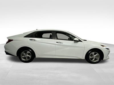 2022 Hyundai Elantra SE