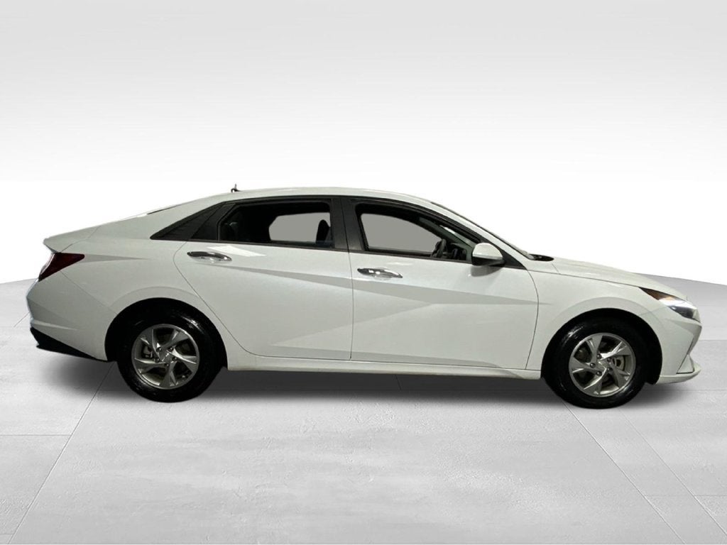 2022 Hyundai Elantra SE