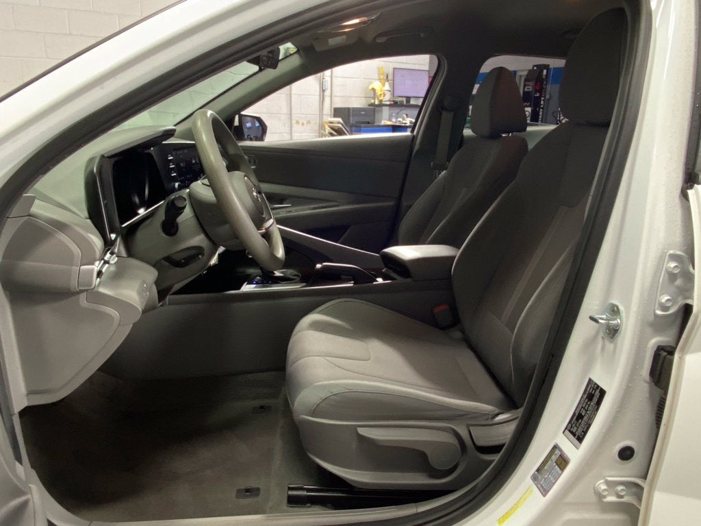 2022 Hyundai Elantra SE
