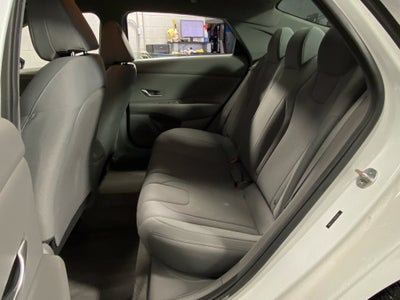 2022 Hyundai Elantra SE