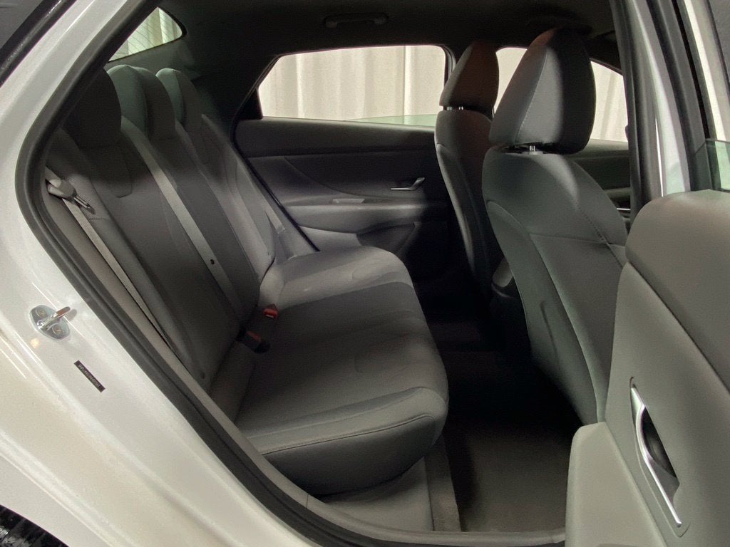 2022 Hyundai Elantra SE