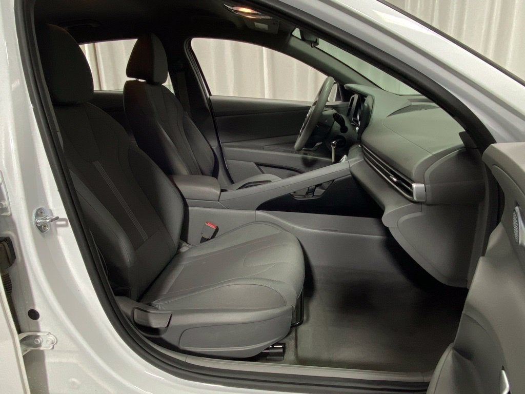 2022 Hyundai Elantra SE
