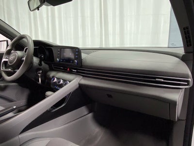 2022 Hyundai Elantra SE