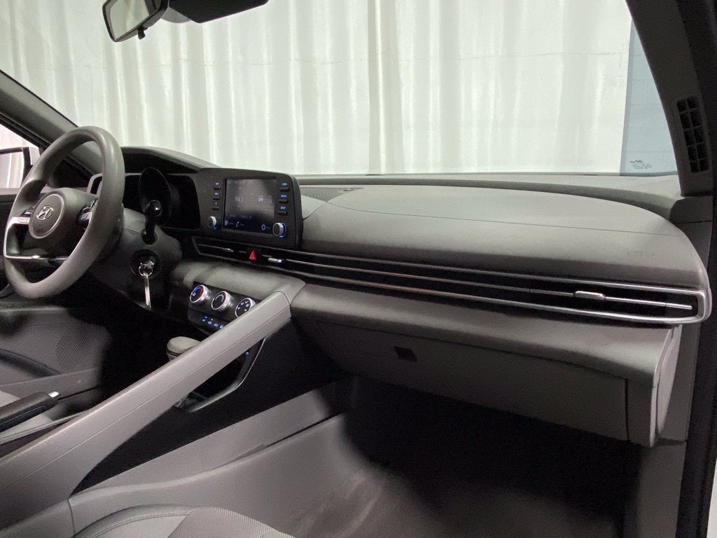 2022 Hyundai Elantra SE