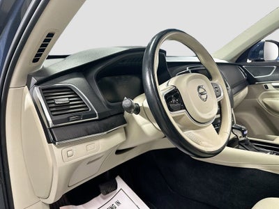 2020 Volvo XC90 Momentum