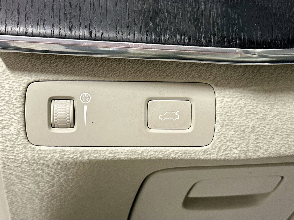 2020 Volvo XC90 Momentum