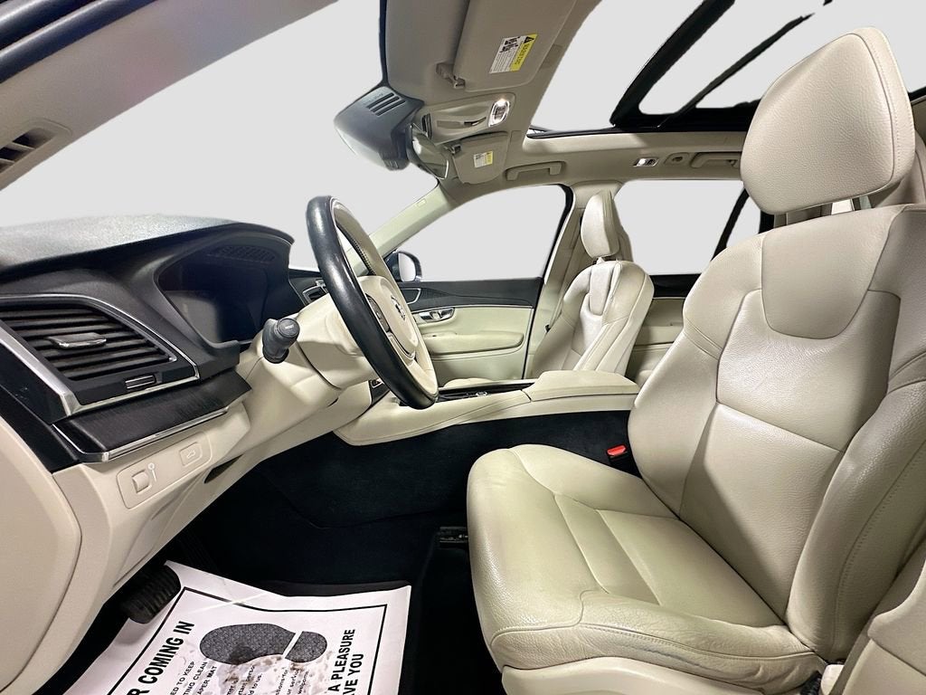 2020 Volvo XC90 Momentum