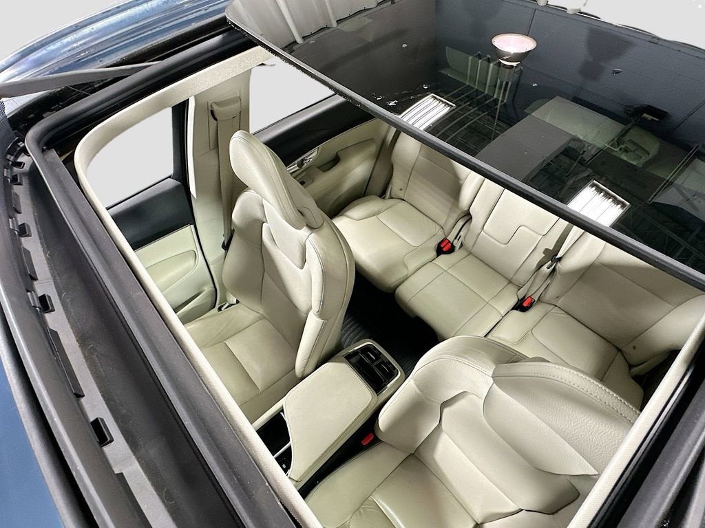 2020 Volvo XC90 Momentum