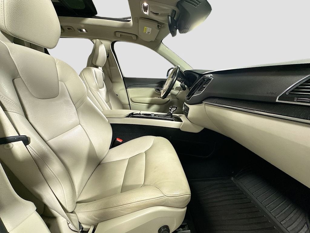2020 Volvo XC90 Momentum