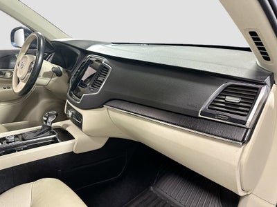 2020 Volvo XC90 Momentum