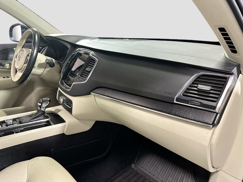 2020 Volvo XC90 Momentum