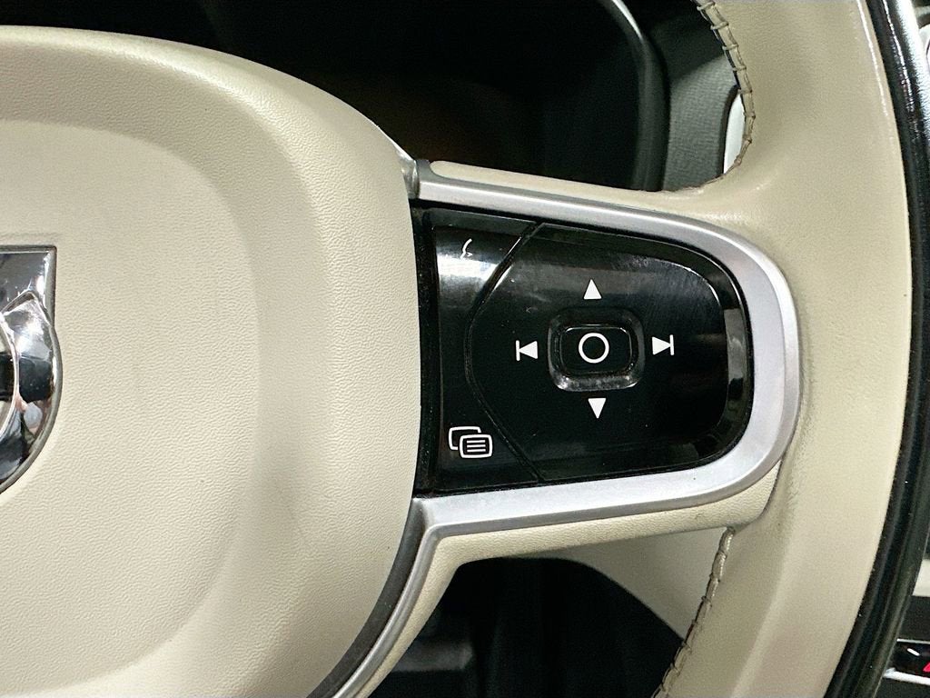 2020 Volvo XC90 Momentum