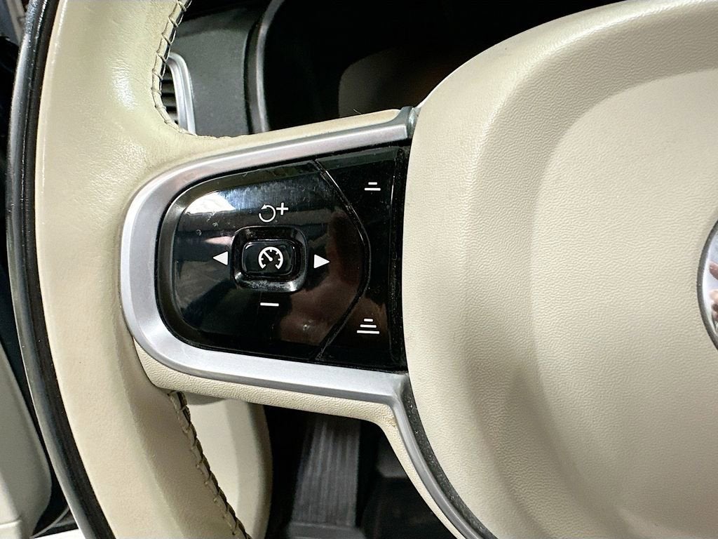 2020 Volvo XC90 Momentum