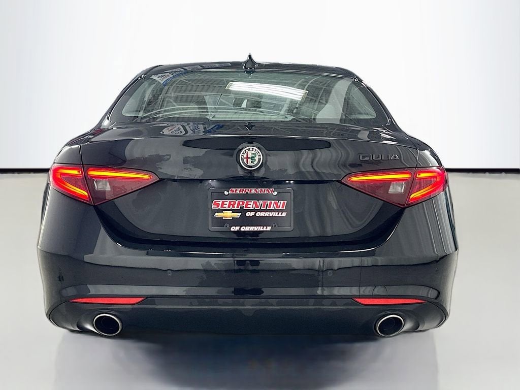 2021 Alfa Romeo Giulia Base